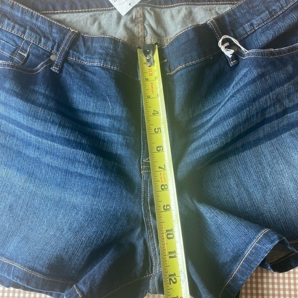 Torrid women’s denim shorts. Size 24. NWT - Picture 13 of 14